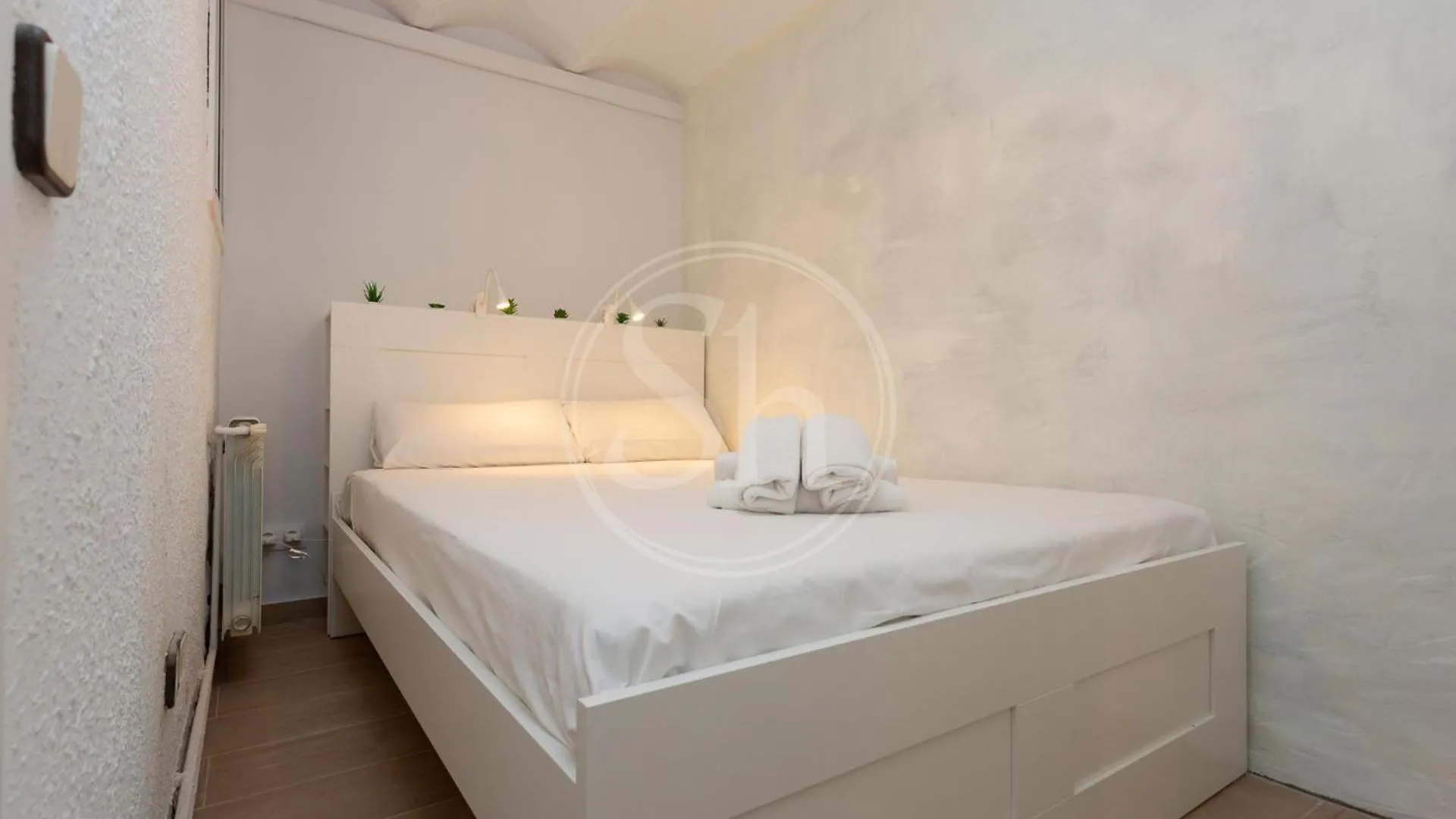 Practico Apartamento Cerca De Estacion De Sants برشلونة شقة